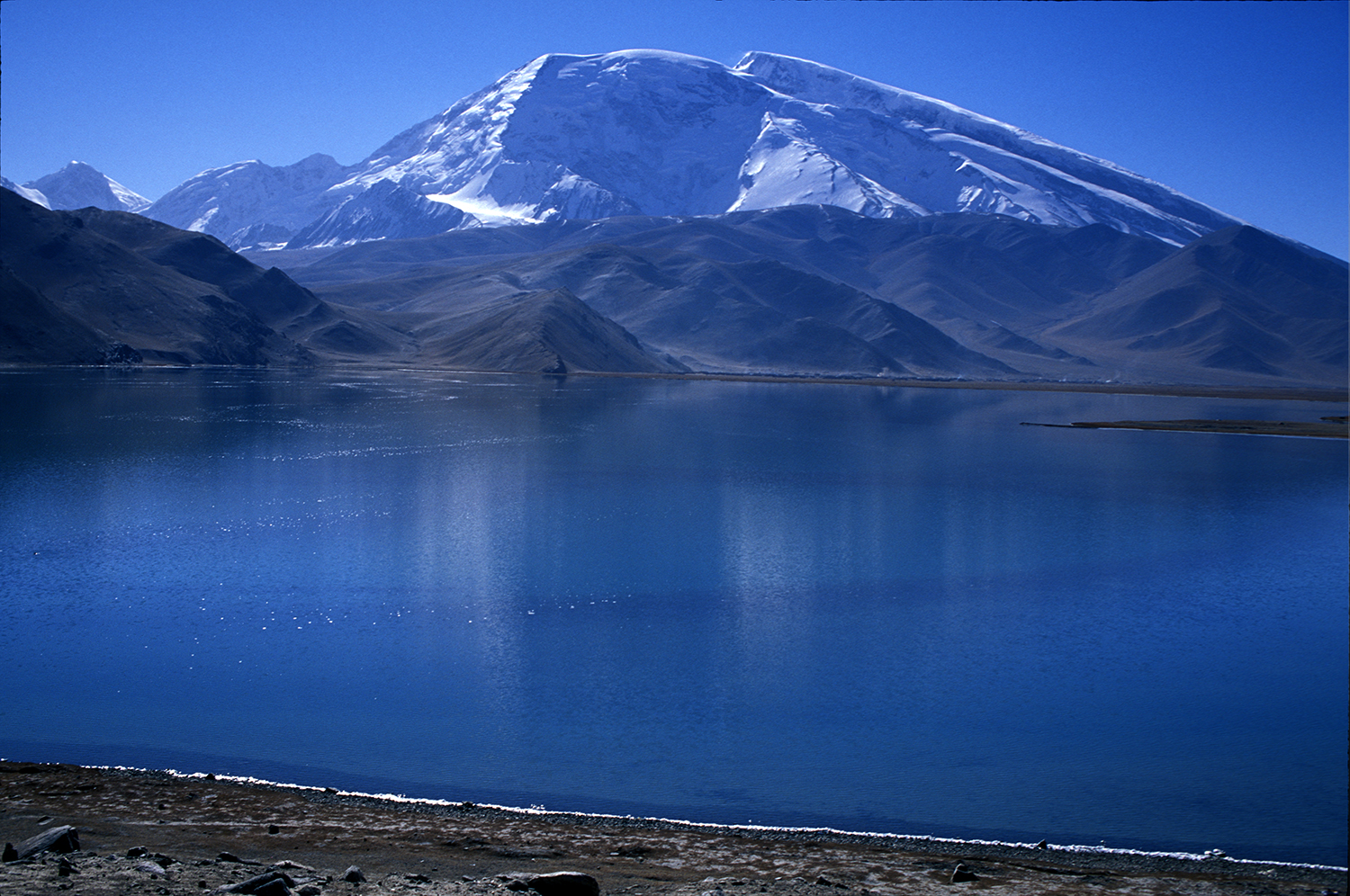 Muztagh Ata, Lake Karakul, Karakoram Highway, Xinjiang, China